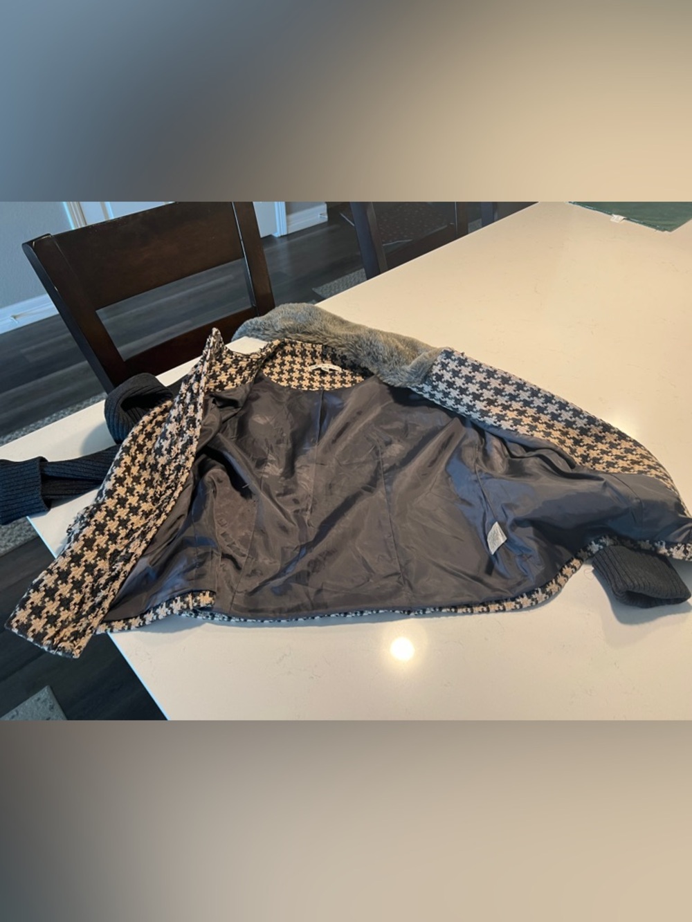 CAbi jacket with sweater sleeves and removable fur neckline. Size 8 - Picture 13 of 14